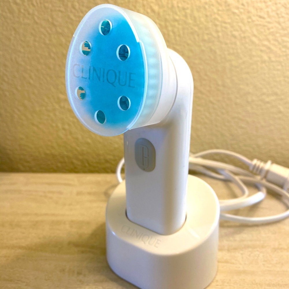 Clinique Cleansing Brush ✨